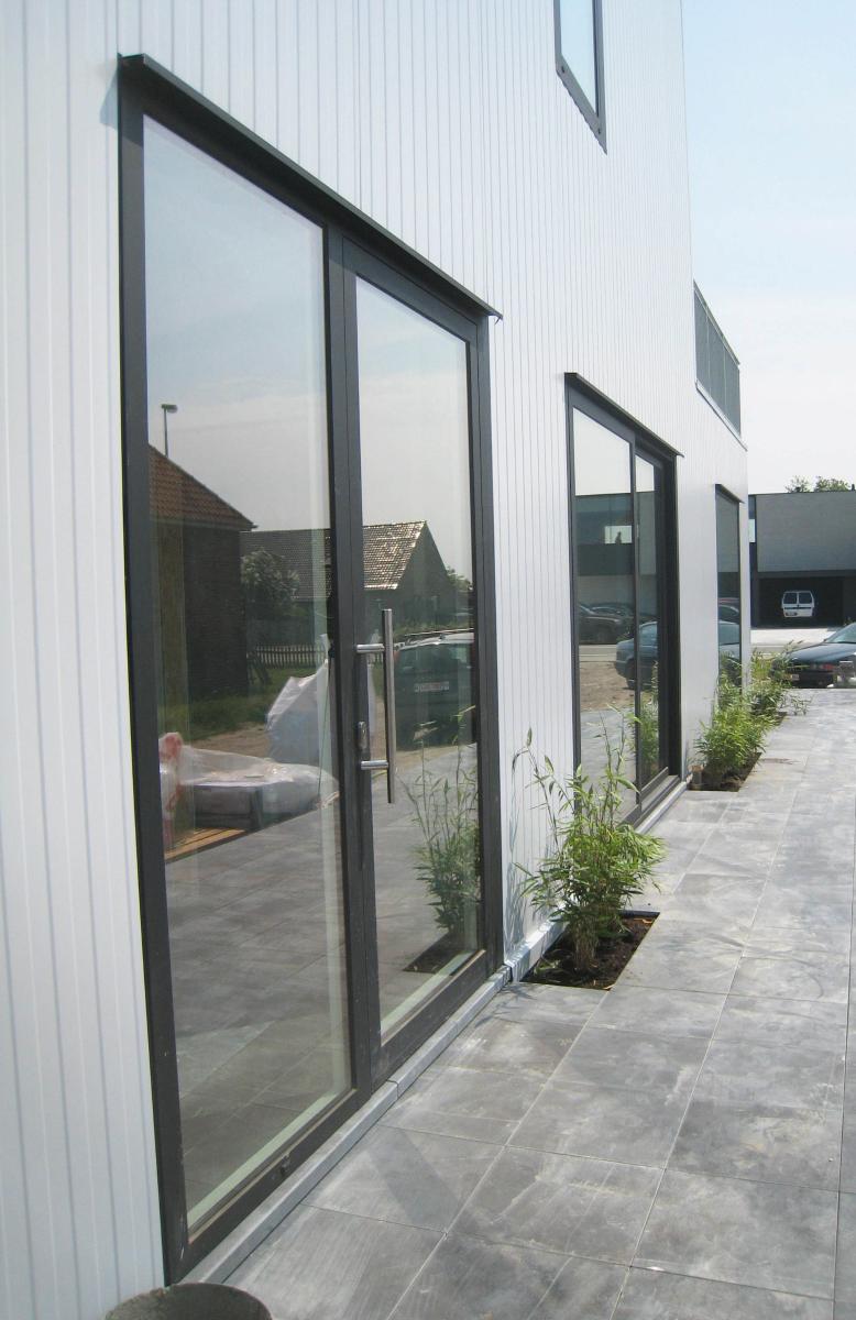 JI Wall 1000SF PIR - Panels - House - Dinkerk - Side Windows View