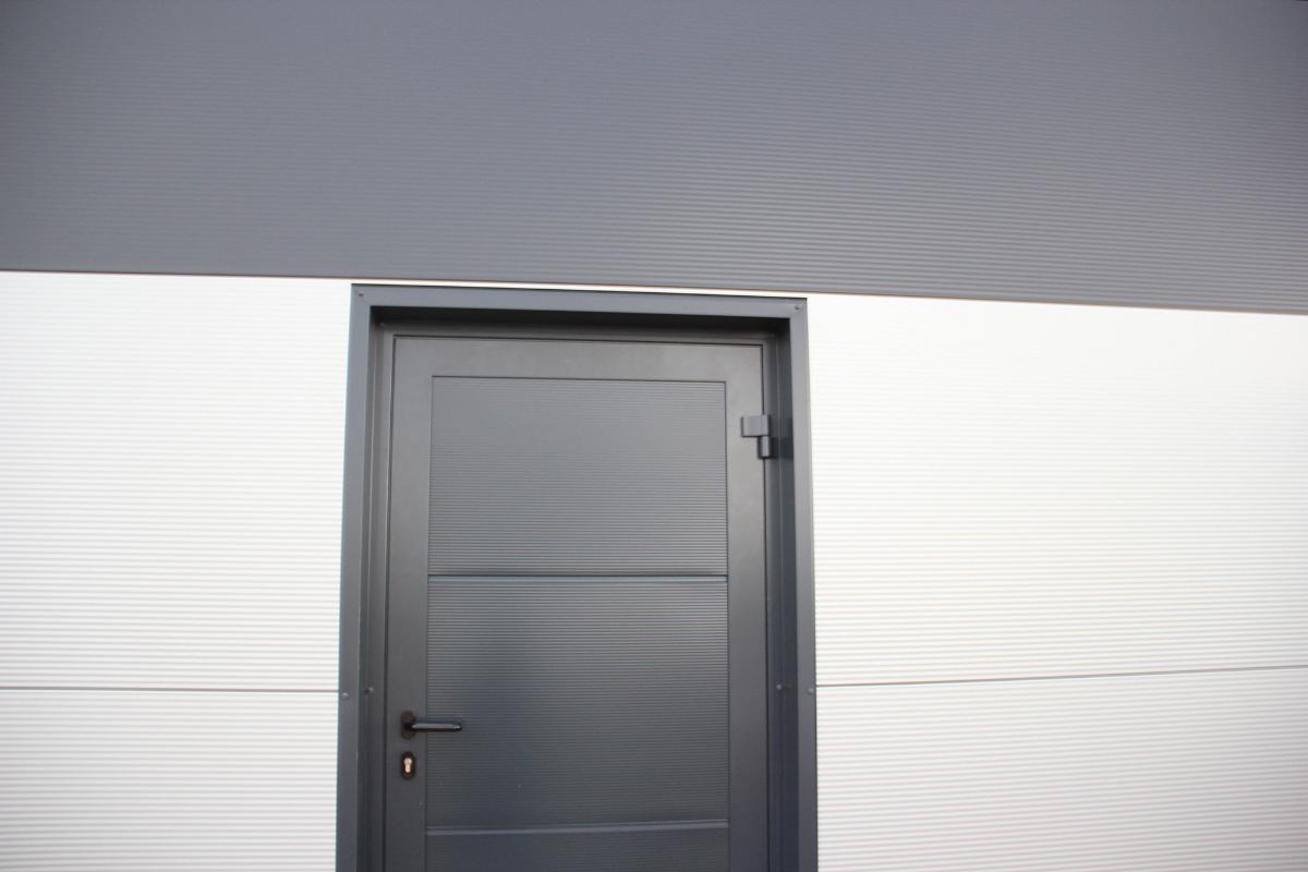 JI Wall 1000SF PIR - Panels - Storage site - Door view